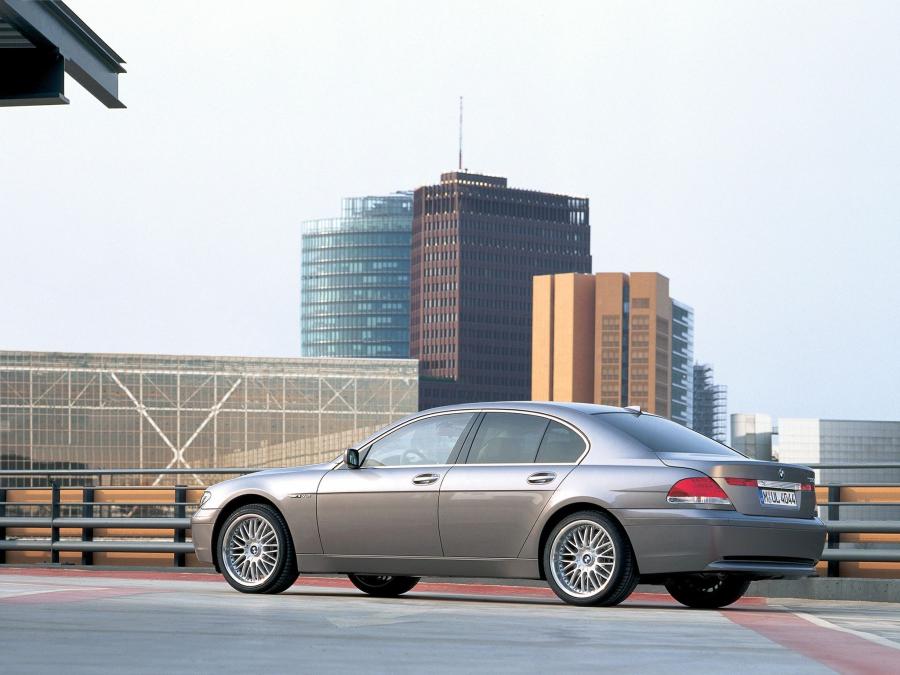  BMW 760i 2003 года  (фото 5 из 15)